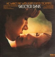 Skeeter Davis - He Wakes Me With A Kiss Every Morning